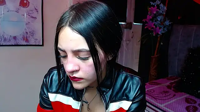 Snapshot of Violettasquirt chatting on November 8, 2025, 2:20 pm Violettasquirt online show from November 8, 2025, 2:20 pm