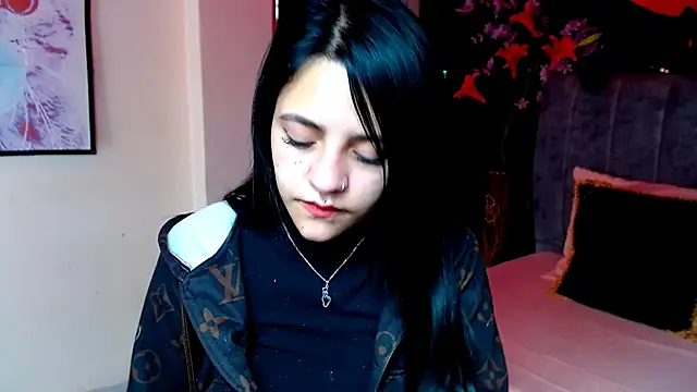 Snapshot of Violettasquirt chatting on December 1, 2025, 1:56 pm Violettasquirt online show from December 1, 2025, 1:56 pm