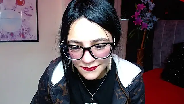 Snapshot of Violettasquirt chatting on November 15, 2025, 1:37 pm Violettasquirt online show from November 15, 2025, 1:37 pm