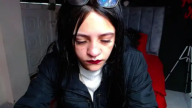 Violettasquirt online show from March 20, 2026, 1:34 pm