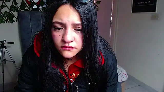 Snapshot of Violettasquirt chatting on June 11, 2026, 1:41 pm Violettasquirt online show from June 11, 2026, 1:41 pm