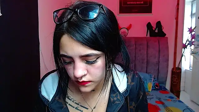 Snapshot of Violettasquirt chatting on October 16, 2025, 1:30 pm Violettasquirt online show from October 16, 2025, 1:30 pm