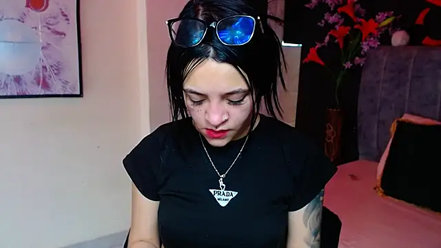 Snapshot of Violettasquirt chatting on November 27, 2025, 3:23 pm Violettasquirt online show from November 27, 2025, 3:23 pm