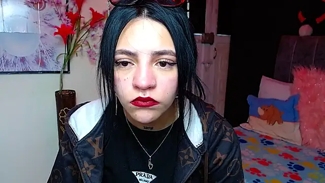 Snapshot of Violettasquirt chatting on November 19, 2025, 1:22 pm Violettasquirt online show from November 19, 2025, 1:22 pm