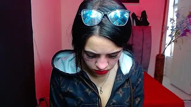 Snapshot of Violettasquirt chatting on October 21, 2025, 1:32 pm Violettasquirt online show from October 21, 2025, 1:32 pm