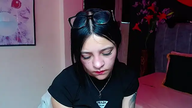 Snapshot of Violettasquirt chatting on December 4, 2025, 3:22 pm Violettasquirt online show from December 4, 2025, 3:22 pm