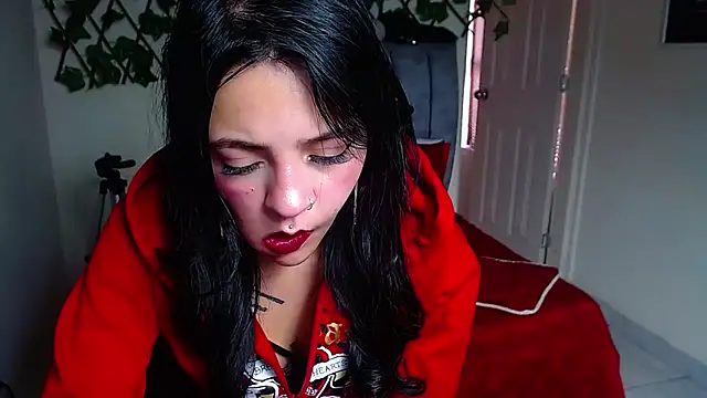 Violettasquirt online show from June 4, 2026, 5:50 pm
