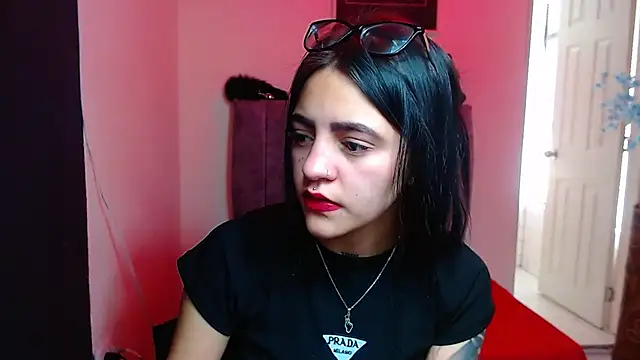 Snapshot of Violettasquirt chatting on October 23, 2025, 3:32 pm Violettasquirt online show from October 23, 2025, 3:32 pm