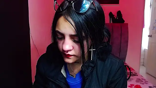 Snapshot of Violettasquirt chatting on October 1, 2025, 12:53 pm Violettasquirt online show from October 1, 2025, 12:53 pm