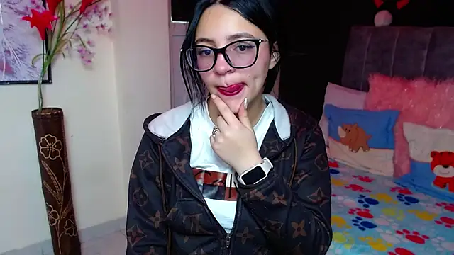 Snapshot of Violettasquirt chatting on November 21, 2025, 1:43 pm Violettasquirt online show from November 21, 2025, 1:43 pm