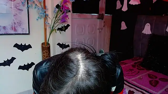 Snapshot of Violettasquirt chatting on October 29, 2025, 7:13 pm Violettasquirt online show from October 29, 2025, 7:13 pm