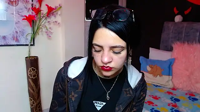 Snapshot of Violettasquirt chatting on November 18, 2025, 2:53 pm Violettasquirt online show from November 18, 2025, 2:53 pm