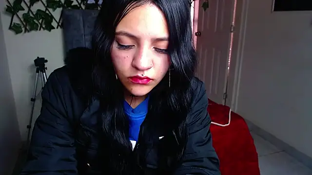 Violettasquirt online show from May 29, 2026, 2:12 pm