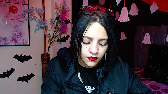 Snapshot of Violettasquirt chatting on October 28, 2025, 1:21 pm Violettasquirt online show from October 28, 2025, 1:21 pm