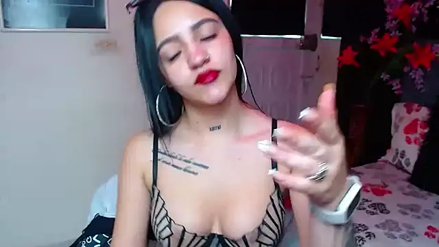 Snapshot of Violettasquirt chatting on December 15, 2025, 1:39 pm Violettasquirt online show from December 15, 2025, 1:39 pm