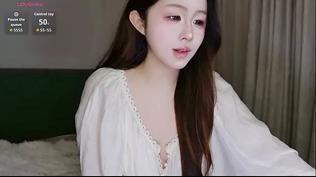 Snapshot of Hazel-11 chatting on January 18, 2026, 2:20 pm Hazel-11 online show from January 18, 2026, 2:20 pm