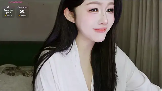 Snapshot of Hazel-11 chatting on February 2, 2026, 1:43 pm Hazel-11 online show from February 2, 2026, 1:43 pm