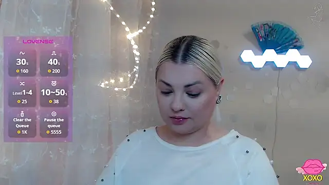 Snapshot of JewellKiss7 chatting on December 2, 2025, 11:23 am JewellKiss7 online show from December 2, 2025, 11:23 am