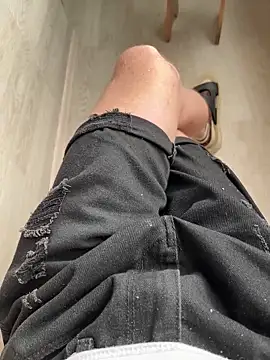 red red00 online show from October 15, 2025, 12:02 pm