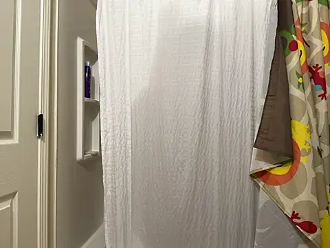 Snapshot of yfui221 chatting on October 18, 2025, 7:27 pm yfui221 online show from October 18, 2025, 7:27 pm