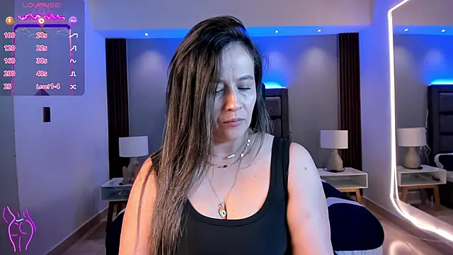 Snapshot of Susann_Ross chatting on November 6, 2025, 10:52 am Susann Ross online show from November 6, 2025, 10:52 am