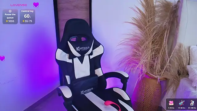 Snapshot of -Sofii_ chatting on February 17, 2026, 8:28 pm -Sofii online show from February 17, 2026, 8:28 pm