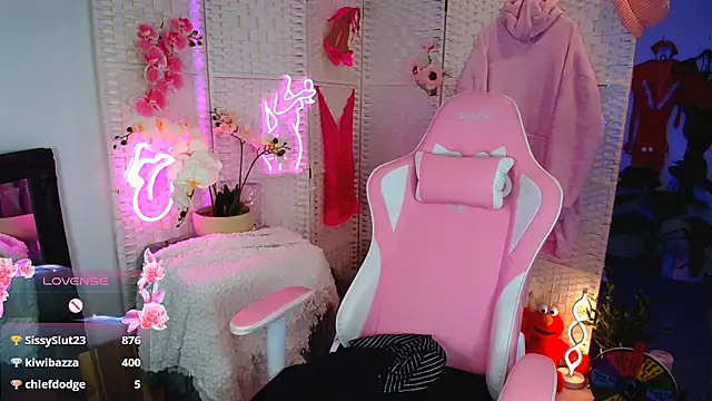 Snapshot of EllieKarrX chatting on January 14, 2025, 1:26 am EllieKarrX online show from January 14, 2025, 1:26 am