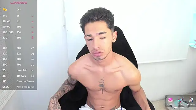 Snapshot of Damon__333 chatting on February 7, 2025, 11:03 pm Damon 333 online show from February 7, 2025, 11:03 pm