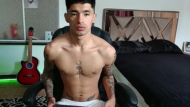 Snapshot of Damon__333 chatting on November 16, 2025, 7:51 pm Damon 333 online show from November 16, 2025, 7:51 pm