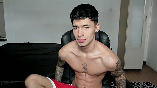 Snapshot of Damon__333 chatting on February 5, 2026, 6:37 pm Damon 333 online show from February 5, 2026, 6:37 pm