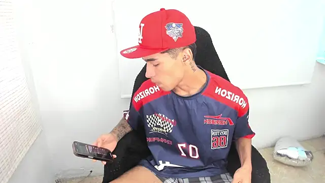 Snapshot of Damon__333 chatting on February 14, 2025, 10:47 pm Damon 333 online show from February 14, 2025, 10:47 pm