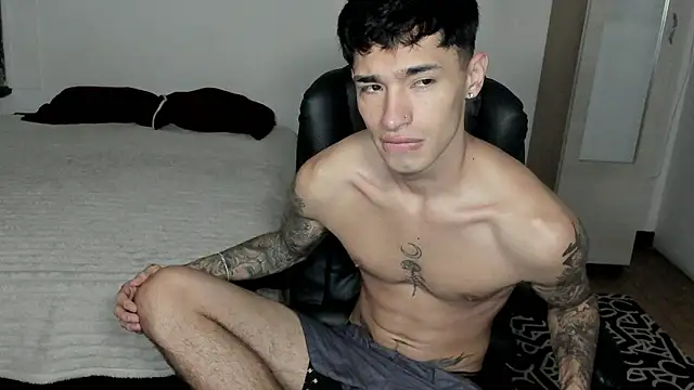 Snapshot of Damon__333 chatting on February 17, 2026, 1:14 am Damon 333 online show from February 17, 2026, 1:14 am