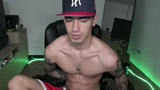 Snapshot of Damon__333 chatting on January 6, 2026, 10:03 pm Damon 333 online show from January 6, 2026, 10:03 pm