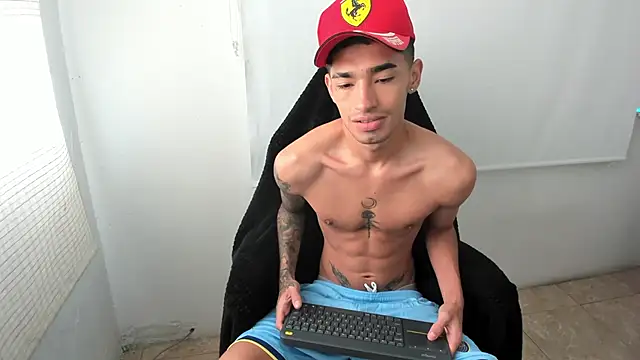 Snapshot of Damon__333 chatting on February 25, 2025, 12:27 pm Damon 333 online show from February 25, 2025, 12:27 pm