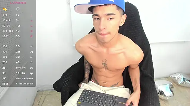 Snapshot of Damon__333 chatting on February 27, 2025, 11:48 pm Damon 333 online show from February 27, 2025, 11:48 pm