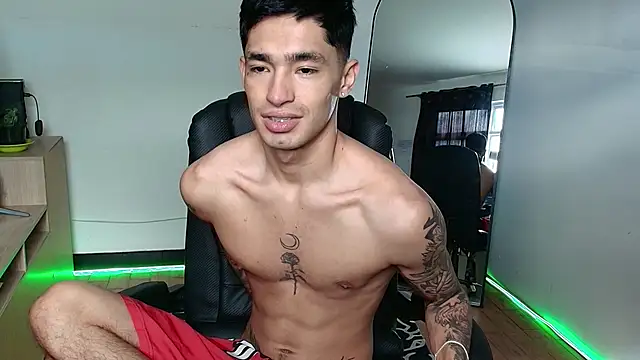 Snapshot of Damon__333 chatting on November 26, 2025, 8:20 pm Damon 333 online show from November 26, 2025, 8:20 pm