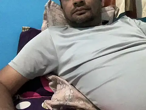 Snapshot of NiceBoy9099 chatting on November 8, 2025, 8:07 am NiceBoy9099 online show from November 8, 2025, 8:07 am