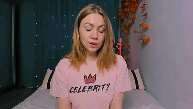 InsatiableFoxX online show from October 29, 2025, 8:52 pm