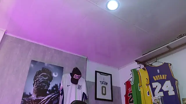 Hendry  online show from December 18, 2025, 3:55 am