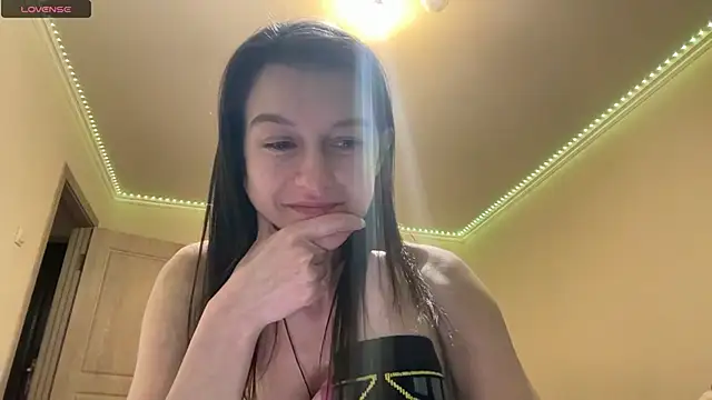 Snapshot of Alice__grace chatting on February 14, 2025, 2:44 pm Alice  grace online show from February 14, 2025, 2:44 pm