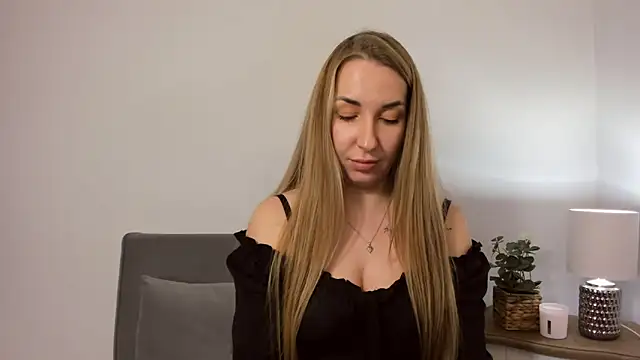 Snapshot of AriaDesire chatting on January 31, 2025, 4:17 pm AriaDesire online show from January 31, 2025, 4:17 pm