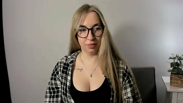 AriaDesire online show from March 15, 2026, 7:37 am