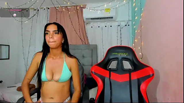 valentina 0  online show from December 19, 2025, 4:09 pm