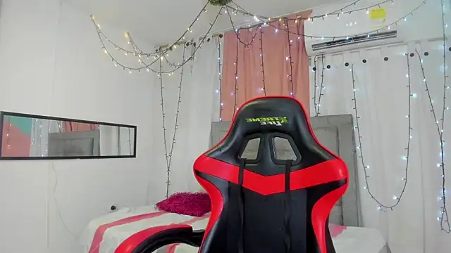 Snapshot of valentina_0_ chatting on March 13, 2025, 3:33 am valentina 0 online show from March 13, 2025, 3:33 am