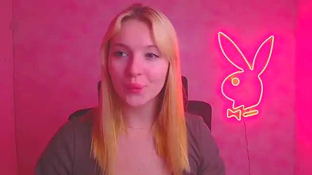 Milka kiss  online show from November 17, 2025, 1:04 pm