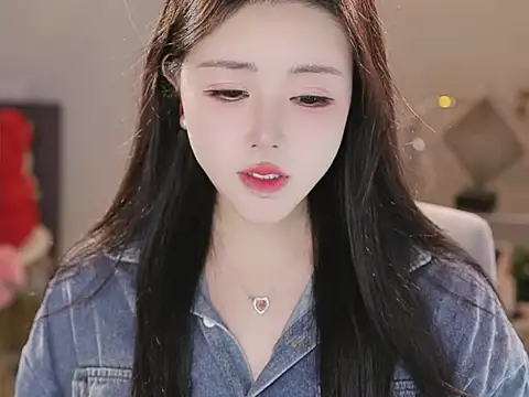 Snapshot of Qiaoqiao_ chatting on December 16, 2025, 4:22 pm Qiaoqiao online show from December 16, 2025, 4:22 pm