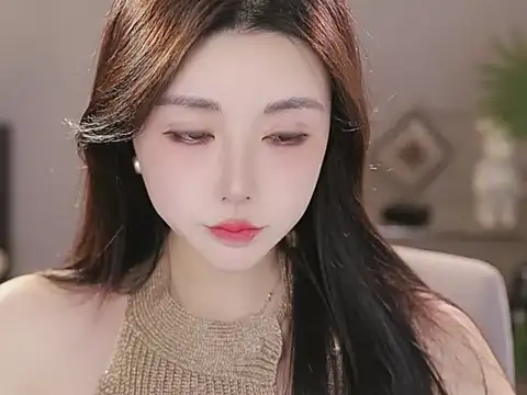 Qiaoqiao  online show from January 12, 2026, 4:03 pm