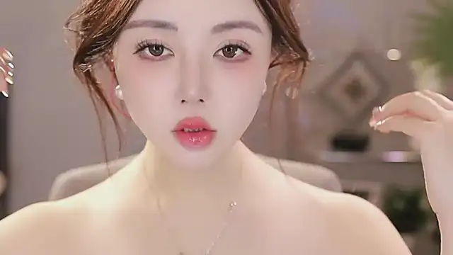 Qiaoqiao  online show from January 13, 2026, 6:23 pm