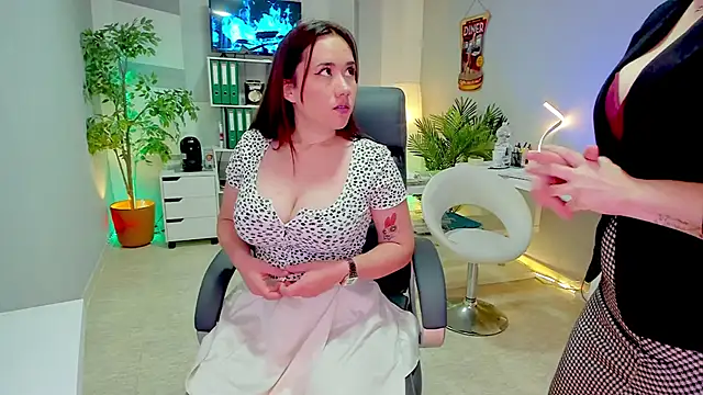 Snapshot of Butterflyblue_dream chatting on December 3, 2024, 12:44 pm Butterflyblue dream online show from December 3, 2024, 12:44 pm