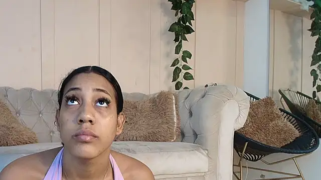 flavia cruz online show from December 4, 2025, 7:02 pm